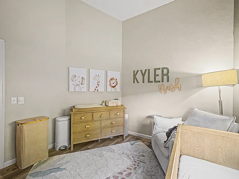1911 E Belmont Dr — Photo 23