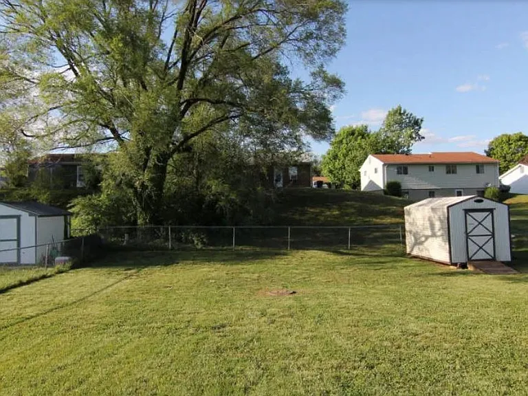 303 Rutherford Ave NW — Photo 2