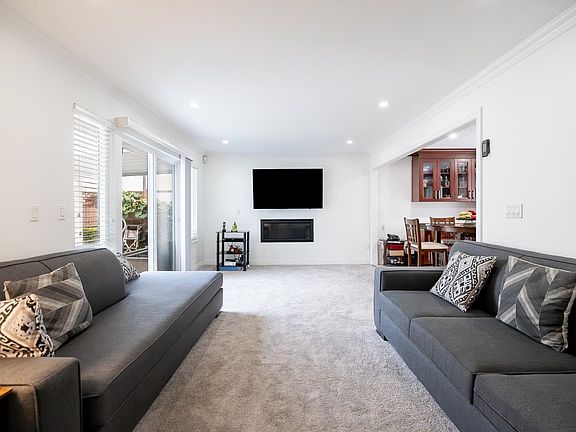 4th image of 432 Riverview Cres