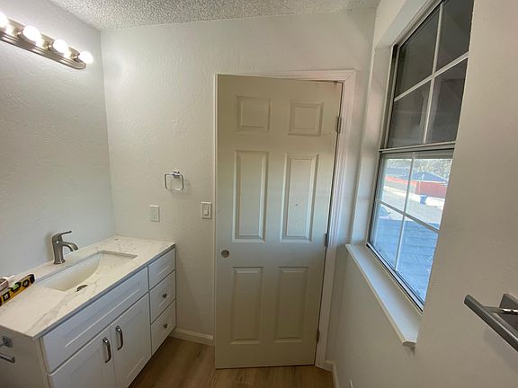 3rd image of 727 W 10th St #2B