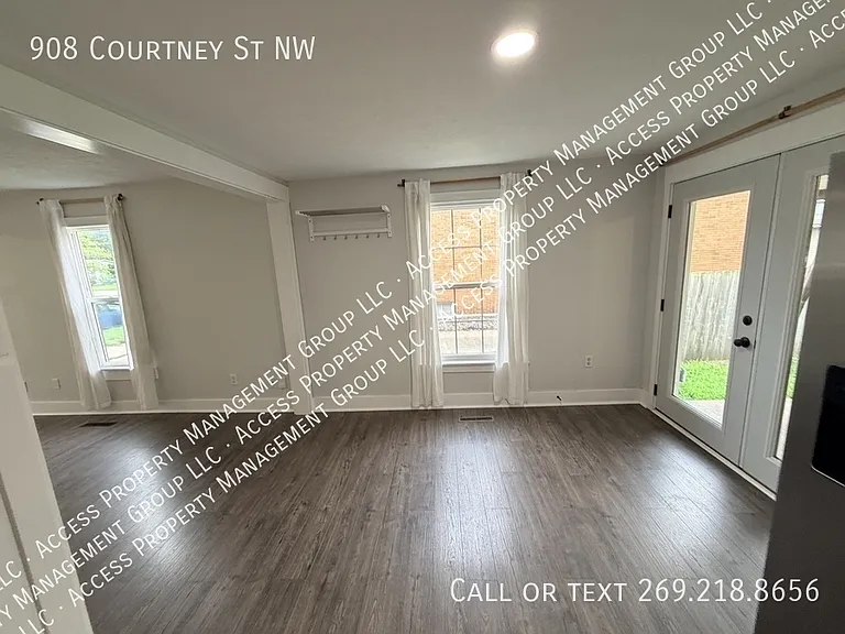 908 Courtney St NW — Photo 13