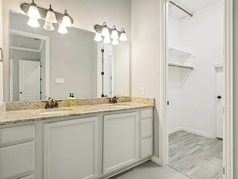 2450 Sunderland Ln — Photo 20