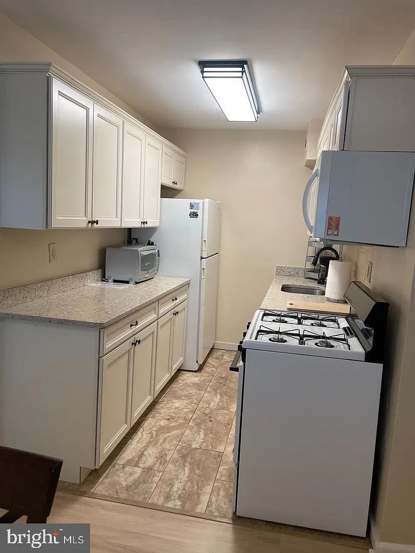 1200 S Arlington Ridge Rd — Photo 3