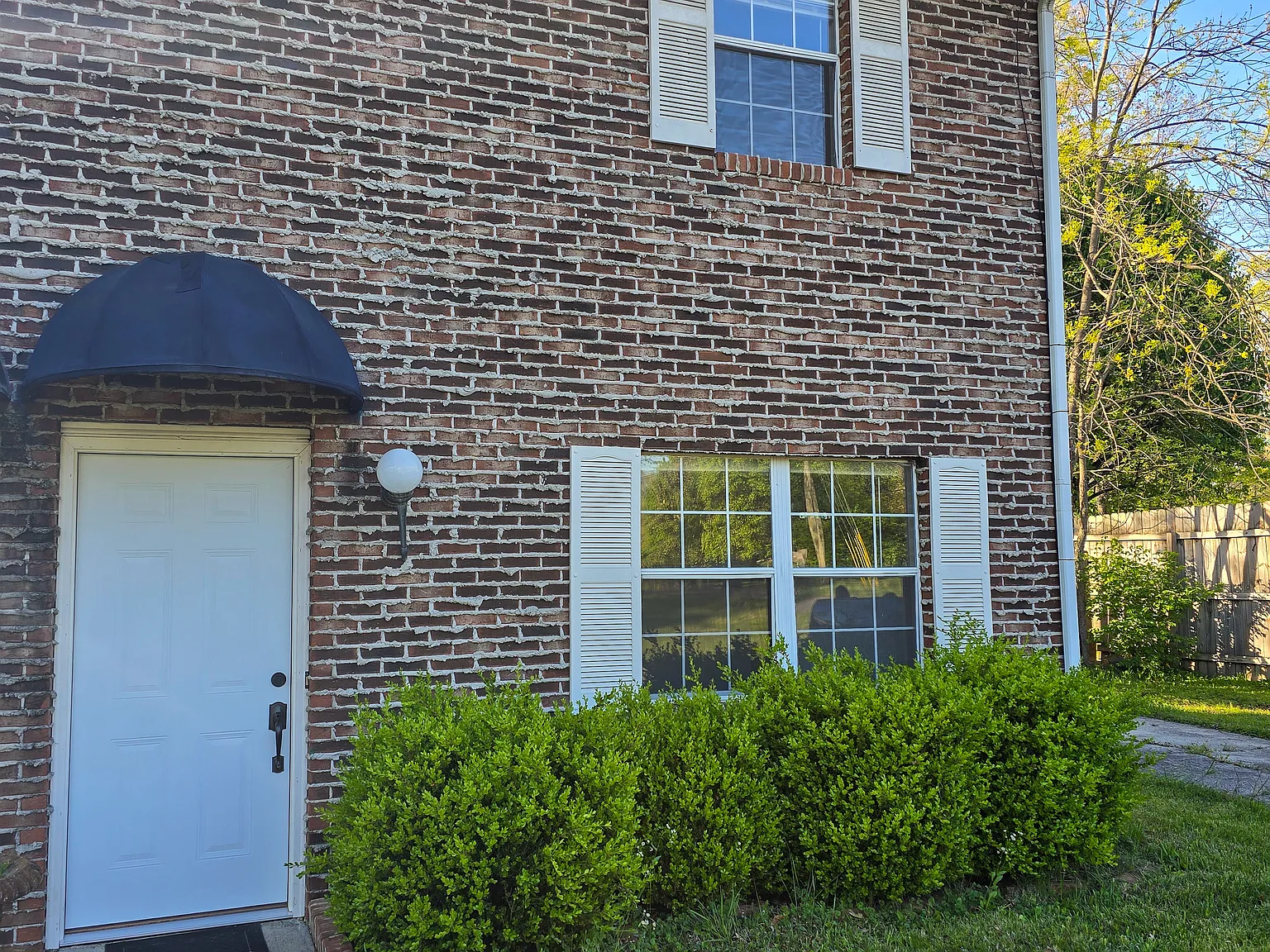 2 bed, 1.5 bath, 1036 sqft, $1,870 — Photo 3