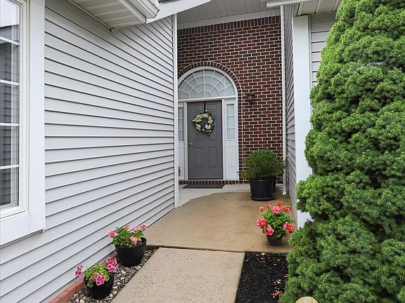 3rd image of 3856 Farmstead Dr