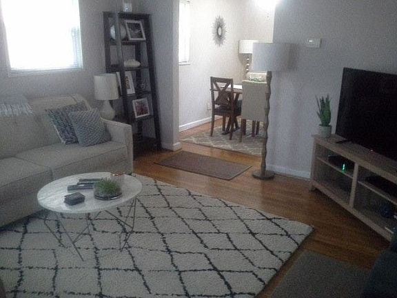 4th image of 119 E Glendale Ave