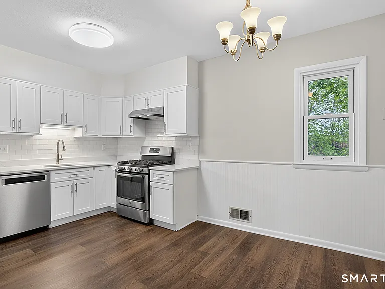 95 Parrott Ave — Photo 12