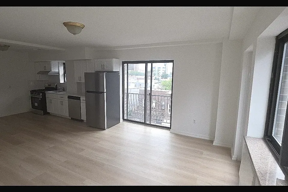 27-35 21st St #4AA