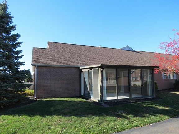 3rd image of 4981 Meadow Run Dr