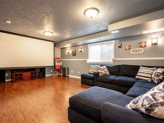 2nd image of 8416 Piccadilly Dr