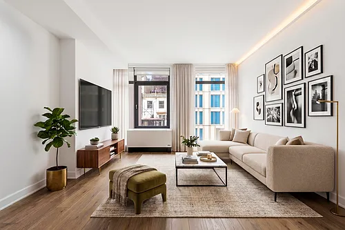 49 E 34th St #6A Photo 1