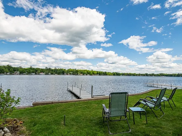 8 Shore Drive, Hampstead, NH 03841