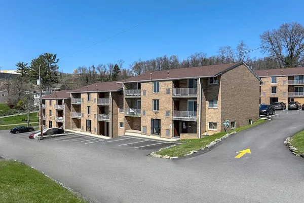 Landmark Apartments — Photo 1