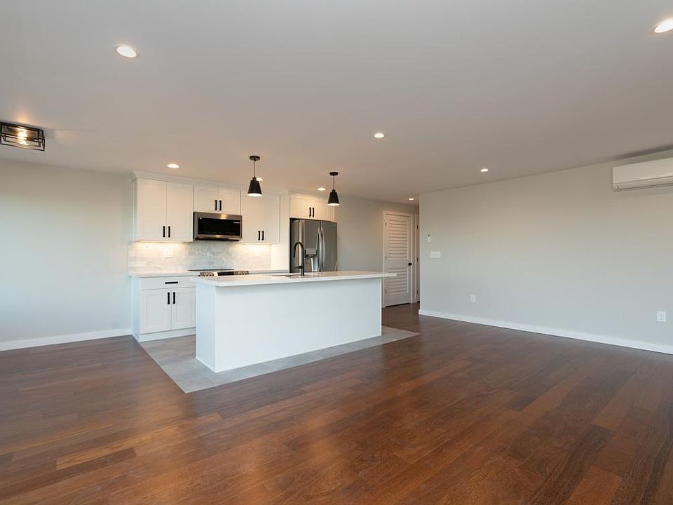 1st image of 1521 5th Ave N #4B