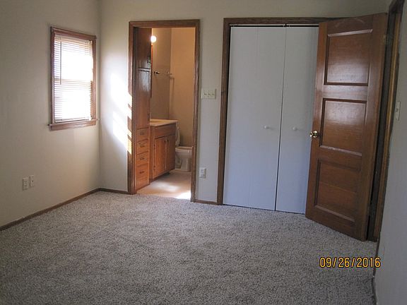 3rd image of 1518 W Lowe Ave