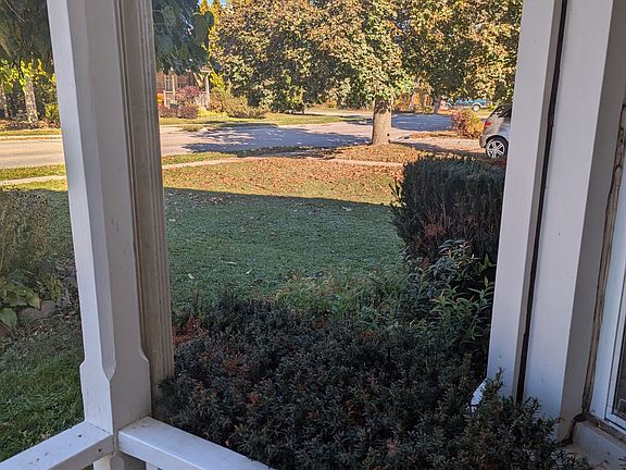 3rd image of 159 Wellington St