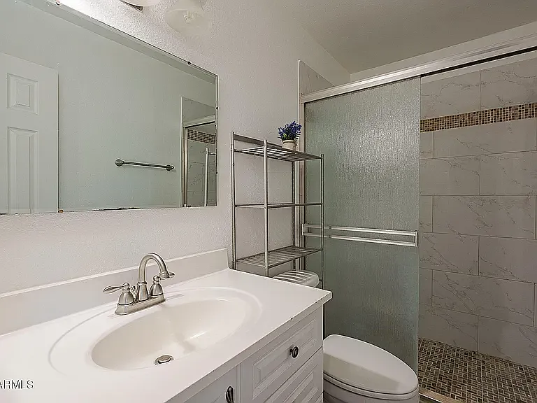 310 E Fremont Dr — Photo 13