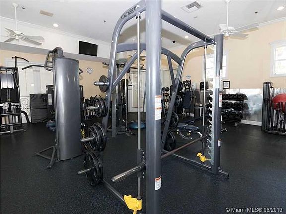 4th image of 3115 NE 184th St APT 4103