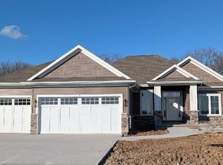 3055 Ridgeview Cir, Coralville, IA 52241