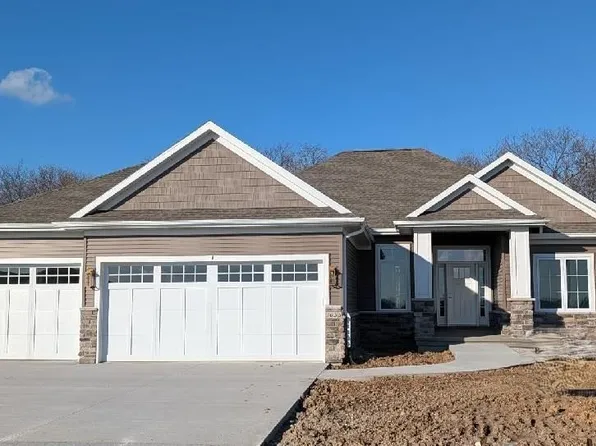 3055 Ridgeview Cir, Coralville, IA 52241