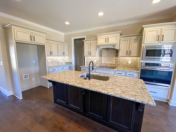 5th image of 902 Paislee Raine Dr