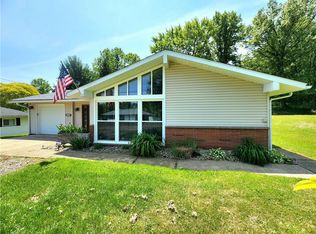 2490 Victoria Dr, Hermitage, PA 16148