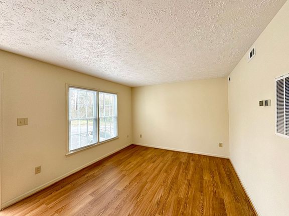 4th image of 1921 Eastover Dr #D
