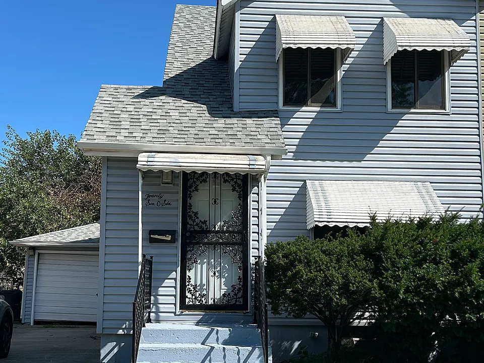 2606 E 140th Pl
