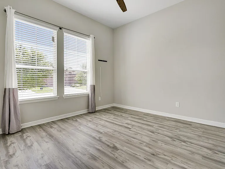 1513 Canary Ln — Photo 5