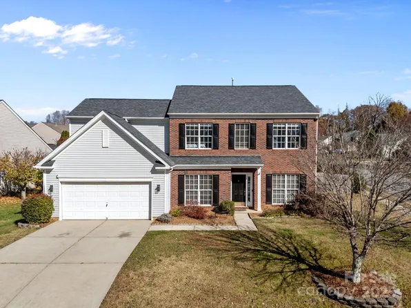 186 Golden Valley Dr, Mooresville, NC 28115