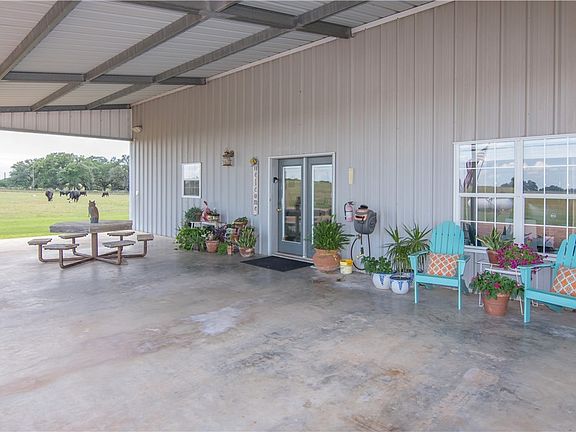 3rd image of 211 County Road 317