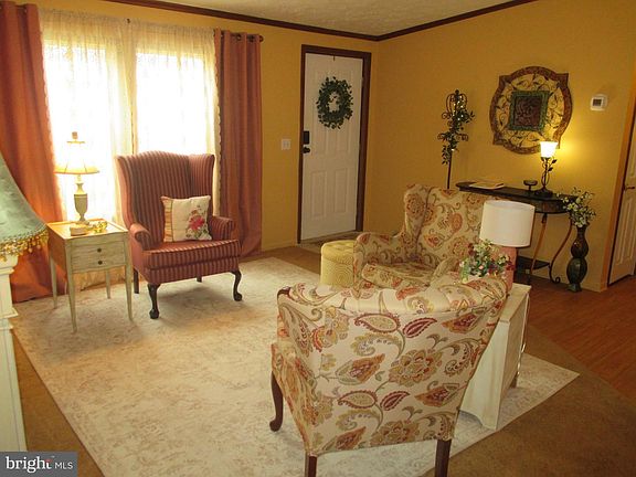 5th image of 284 Waverly Ct