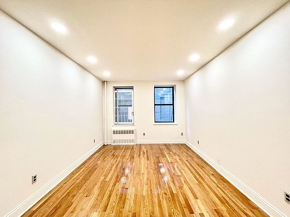 3rd image of 316 E 34th St #1CR