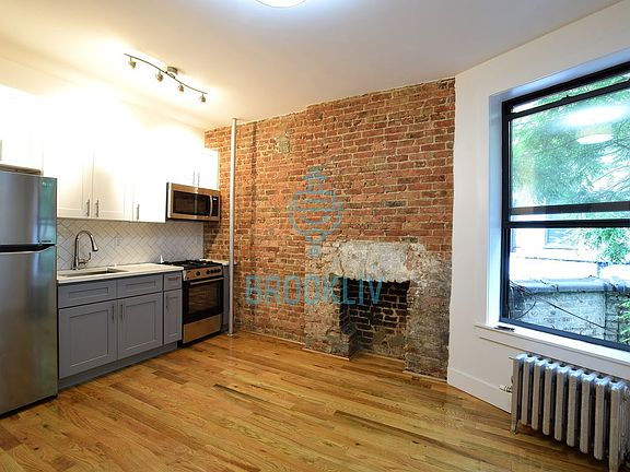 2nd image of 774 Franklin Ave #B2