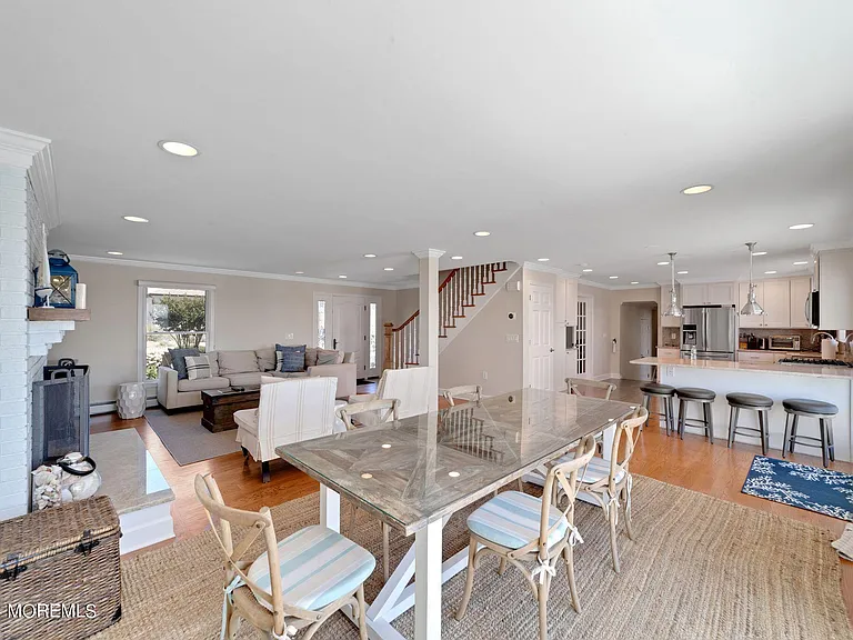 340 Bay Ln — Photo 49