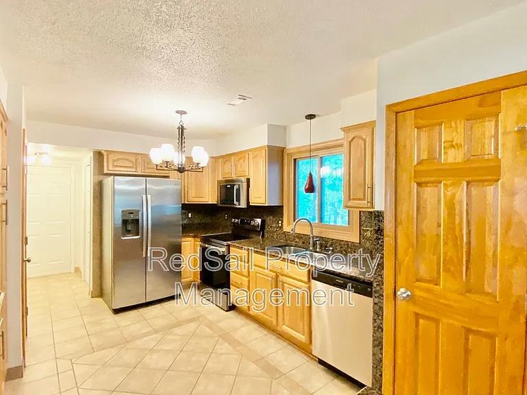 145 Linda Dr — Photo 7