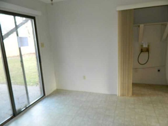 3rd image of 1525 Chadwick Dr