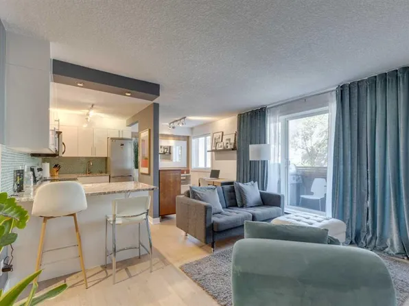 1904 W 10th St SW #304, Calgary, AB T2T 3G1