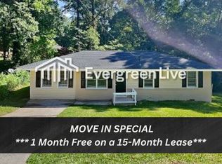 881 Oakdale Dr, Forest Park, GA 30297