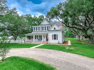 600 S Walker St, Angleton, TX 77515