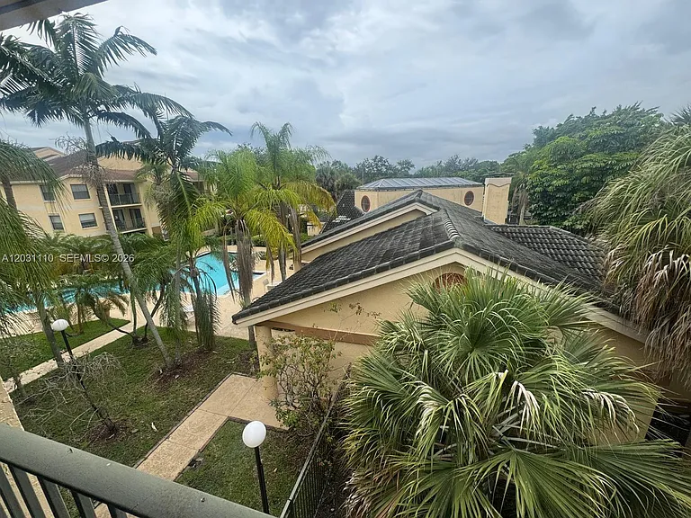 E Sunrise Lakes Dr — Photo 20