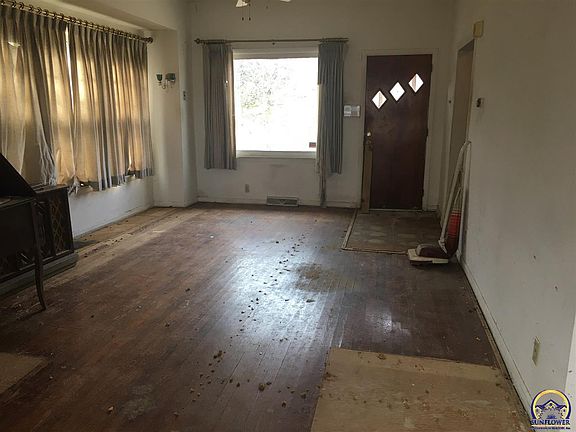 4th image of 2743 SE Maryland Ave