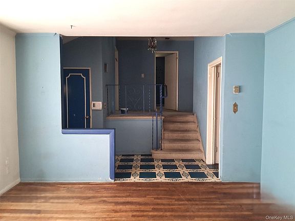 3rd image of 1036 Furth Road