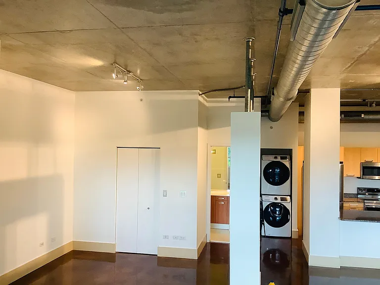 313 NE 2nd St #305 — Photo 13