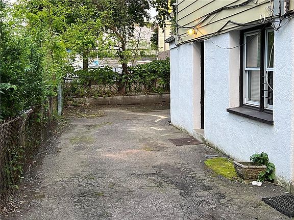 4th image of 104 Purser Pl APT B