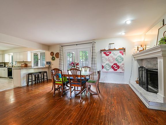 5th image of 120 S Lexington Ct