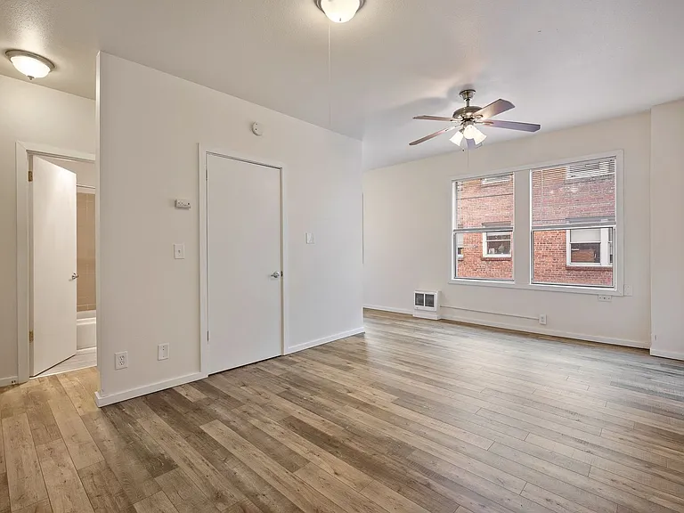Abbottsford Apartments — Photo 116