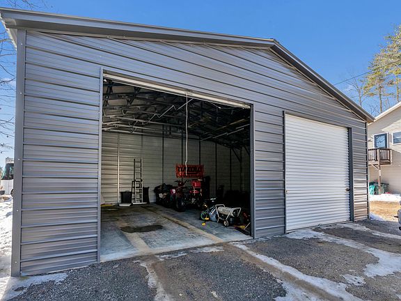 4th image of 133 Oak Hill Road