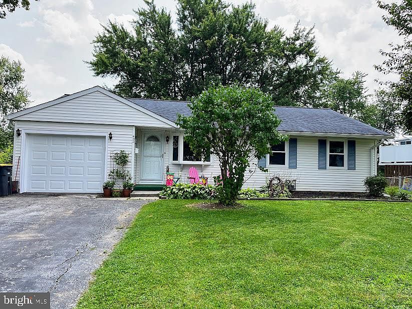 1st image of 422 Chesterfield Dr