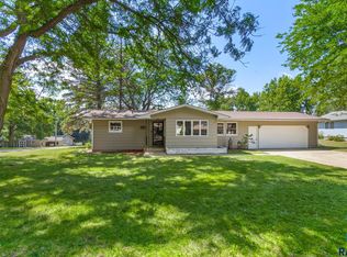 402 Park Ave, Alcester, SD 57001